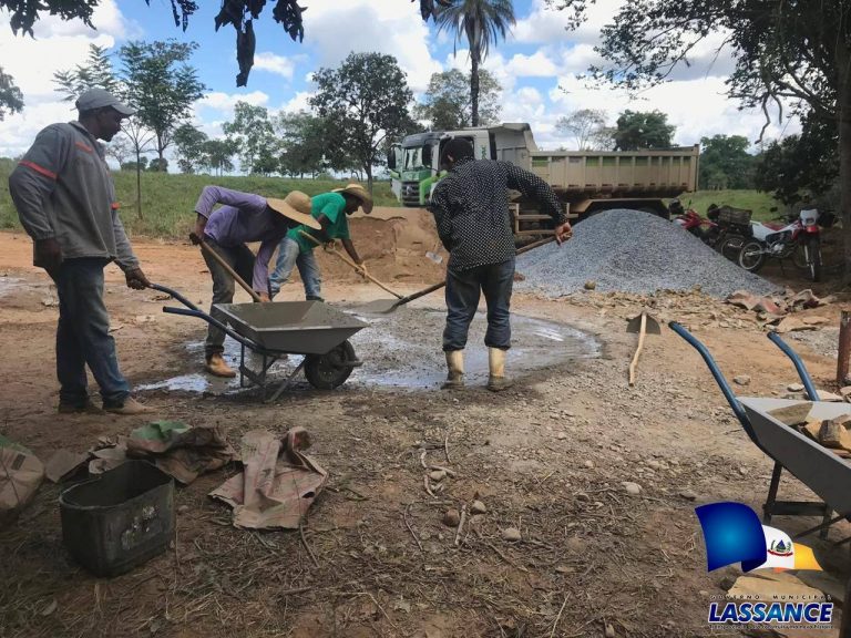 Construção da ponte sobre o córrego do brejo