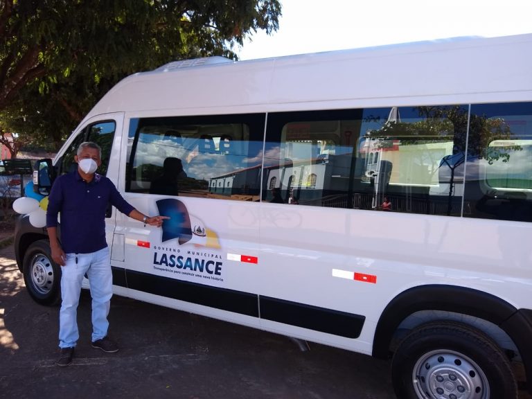 Lassance adquire Van para transporte de Pacientes