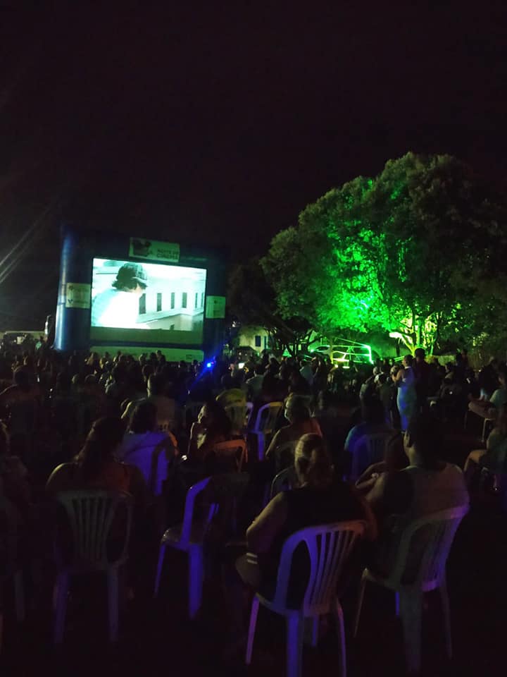 Espetacular Noite de Cinema é realizada em Lassance