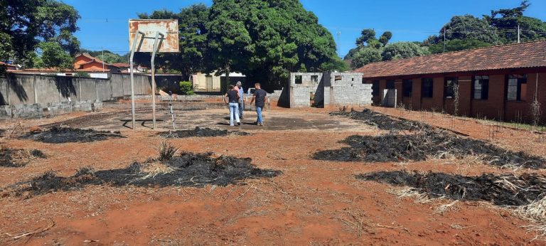 Obra de reconstrução da Quadra Poliesportiva da Escola Municipal José Soares Dias