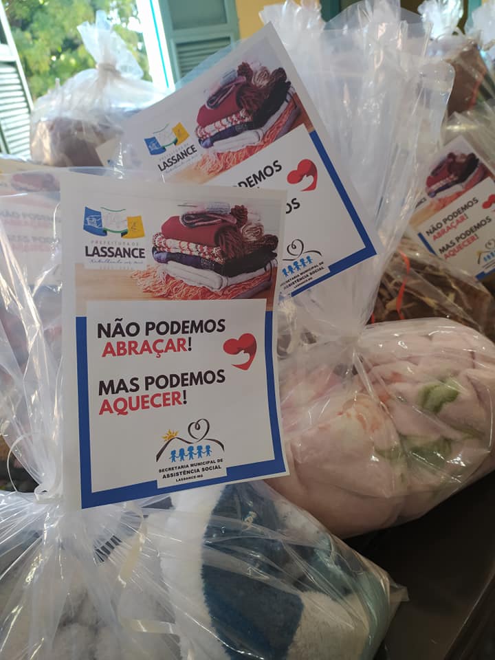 Prefeitura doa cobertores para famílias Lassancenses